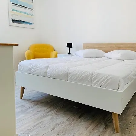 - - Coeur Historique Apartment *